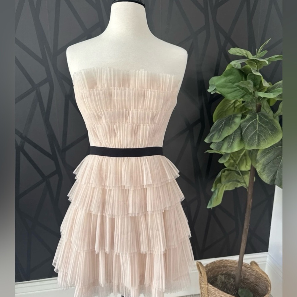 BCBGMAXAZRIA Women's Sleeveless Short Lace Dress Color Vanilla Size 2 NWT $339